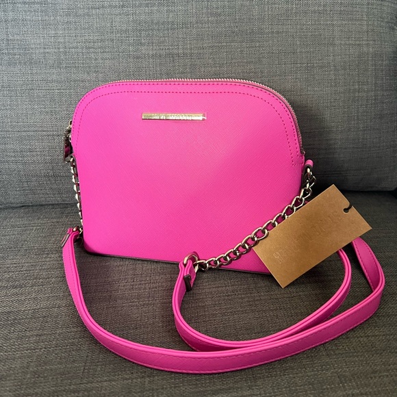 Steve Madden Handbags - NWT STEVE MADDEN BMAGGY CROSSBODY BAG PURSE